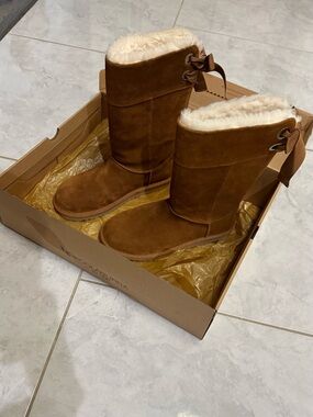 Koolaburra Chestnut Suede B-grade W Andrah tall Mid-Calf Boots with Back Bow
